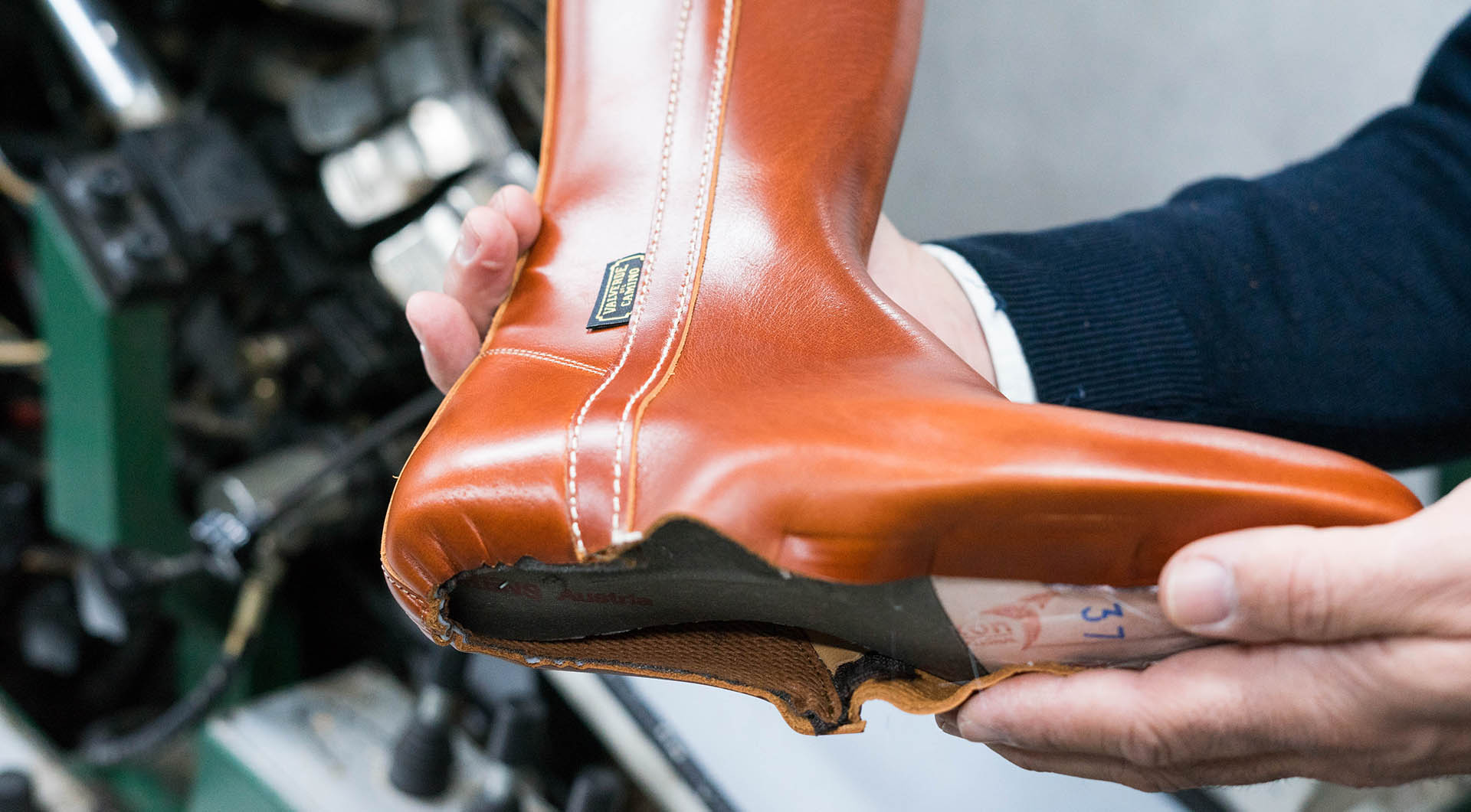 Cómo reconocer un calzado o producto de marroquinería con marca de garantía “Valverde del Camino”